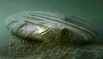 Phiến đá dưới lòng biển chứa đựng nhiều hiện tượng bí ẩn cần giải đáp