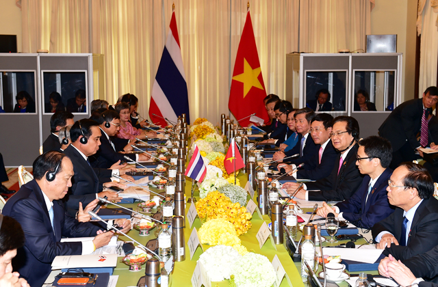 Thủ tướng Nguyễn Tấn Dũng thăm chính thức Vương quốc Thái Lan và cùng Thủ tướng Prayuth Chan-ocha sẽ đồng chủ trì họp Nội các chung Việt Nam - Thái Lan lần thứ 3.