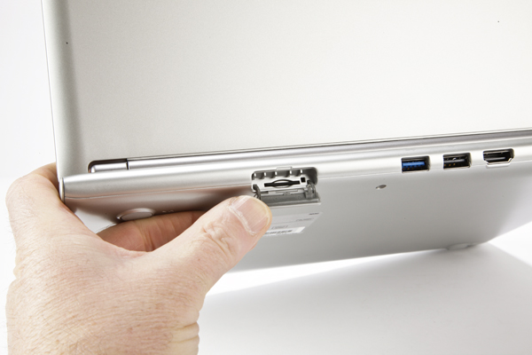 Một laptop giá rẻ pin lâu bền của Samsung