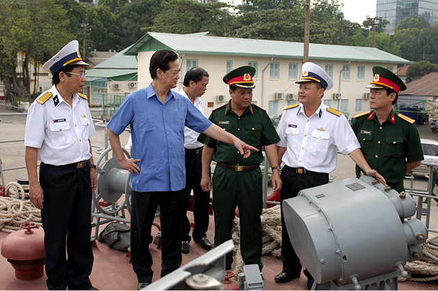 Thủ tướng thăm nhà máy đóng tầu Ba Son