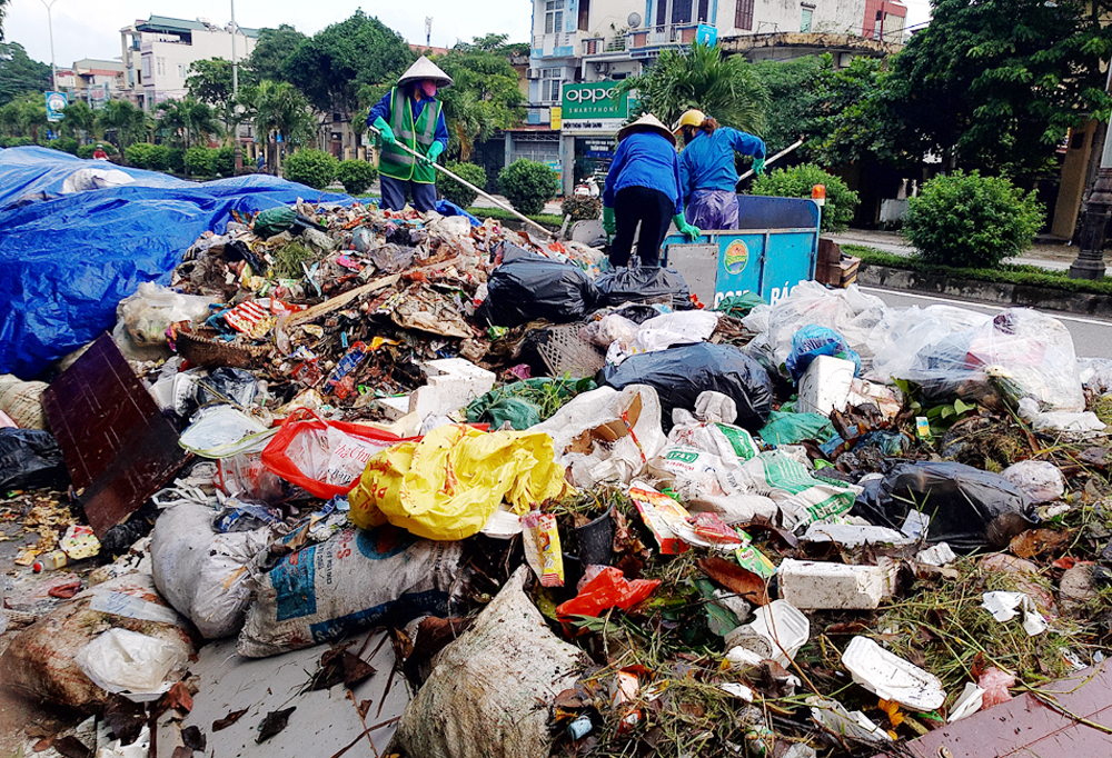 Vụ rác thải ‘bủa vây’ Sơn Tây: Chính thức được dọn dẹp