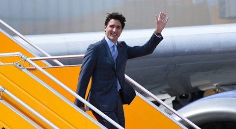 Những hình ảnh đầu tiên của Thủ tướng Canada Justin Trudeau đến Đà Nẵng dự APEC 2017