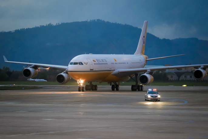 Tại sao Quốc vương Brunei tự lái máy bay sang Việt Nam dự APEC 2017?