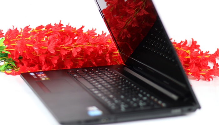 Laptop giá rẻ Lenovo hỗ trợ đầy đủ các tính năng tiện ích
