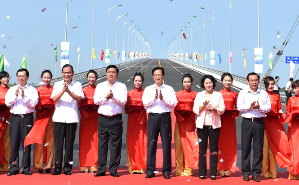 Thủ tướng dự lễ thông xe cầu Cổ Chiên nối liền tỉnh Bến Tre và Trà Vinh