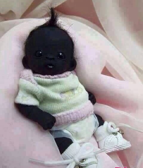 Em bé đen nhất thế giới