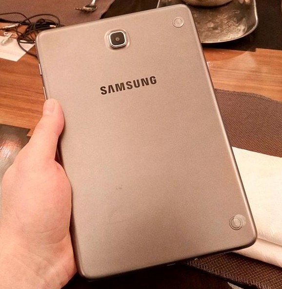 Máy tính bảng giá rẻ Samsung Galaxy Tab A thiết kế mỏng, bền vững