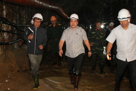 12 công nhân kẹt sập hầm thủy điện Đạ Dâng
