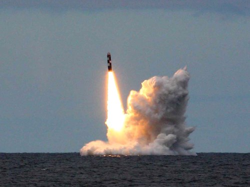 Tàu ngầm hạt nhân Vladimir Monomakh phóng thành công 2 tên lửa Bulava