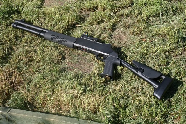 Benelli M4 được coi là khẩu shotgun mạnh nhất thế giới hiện nay