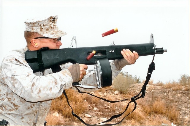 AA-12 của Mỹ là khẩu shotgun mạnh nhất hiện nay