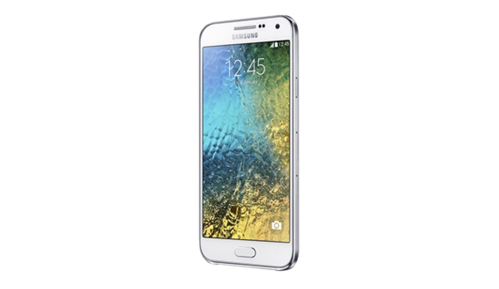 Smartphone giá rẻ Samsung E5 đẹp ấn tượng