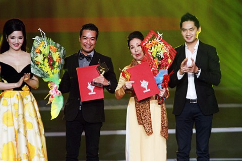 Ngoài Sơn Tùng M-TP được giải diễn viên triển vọng, NSƯT Kim Xuân giành giải nữ diễn viên phụ xuất sắc