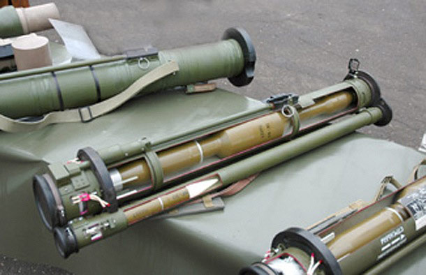 RPG-30 là loại súng chống tăng của Nga với thiết kế 2 nòng đạn kép