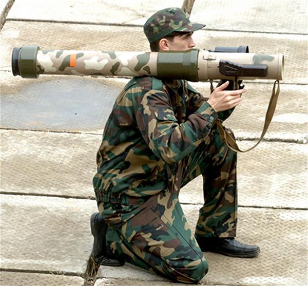 RPG-32 là một khẩu súng chống tăng khắc chế được hầu hết các loại xe tăng
