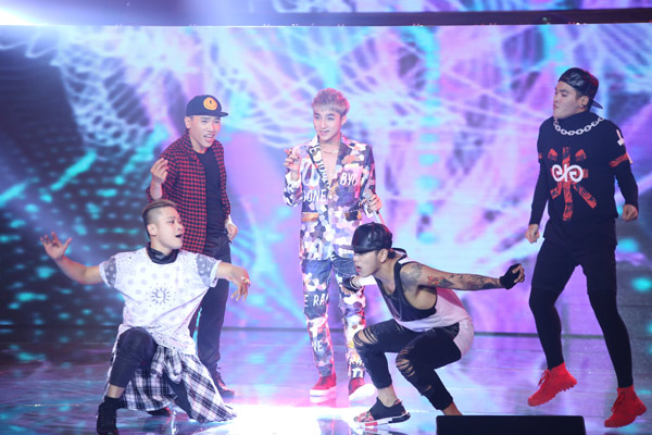 Sơn Tùng M-TP mang hit từng tạo lên tên tuổi của mình lên sân khấu The Remix 2015 - liveshow7