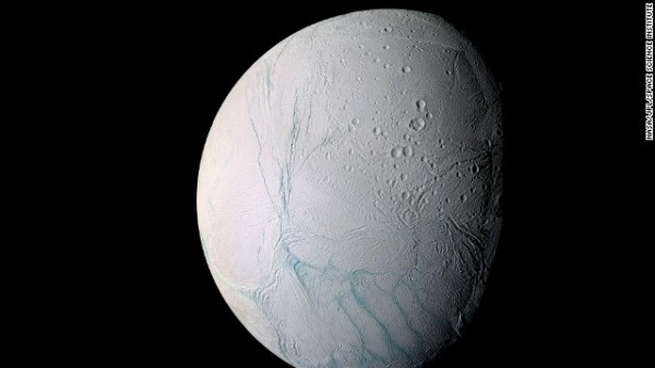 Tin khoa học phát hiện hồ nước nóng có trên hành tinh băng giá của Sao Thổ