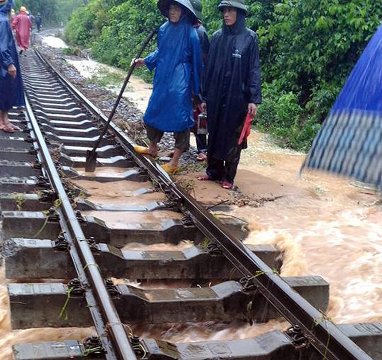 Lũ lụt miền Trung: Tối mai đường sắt Bắc