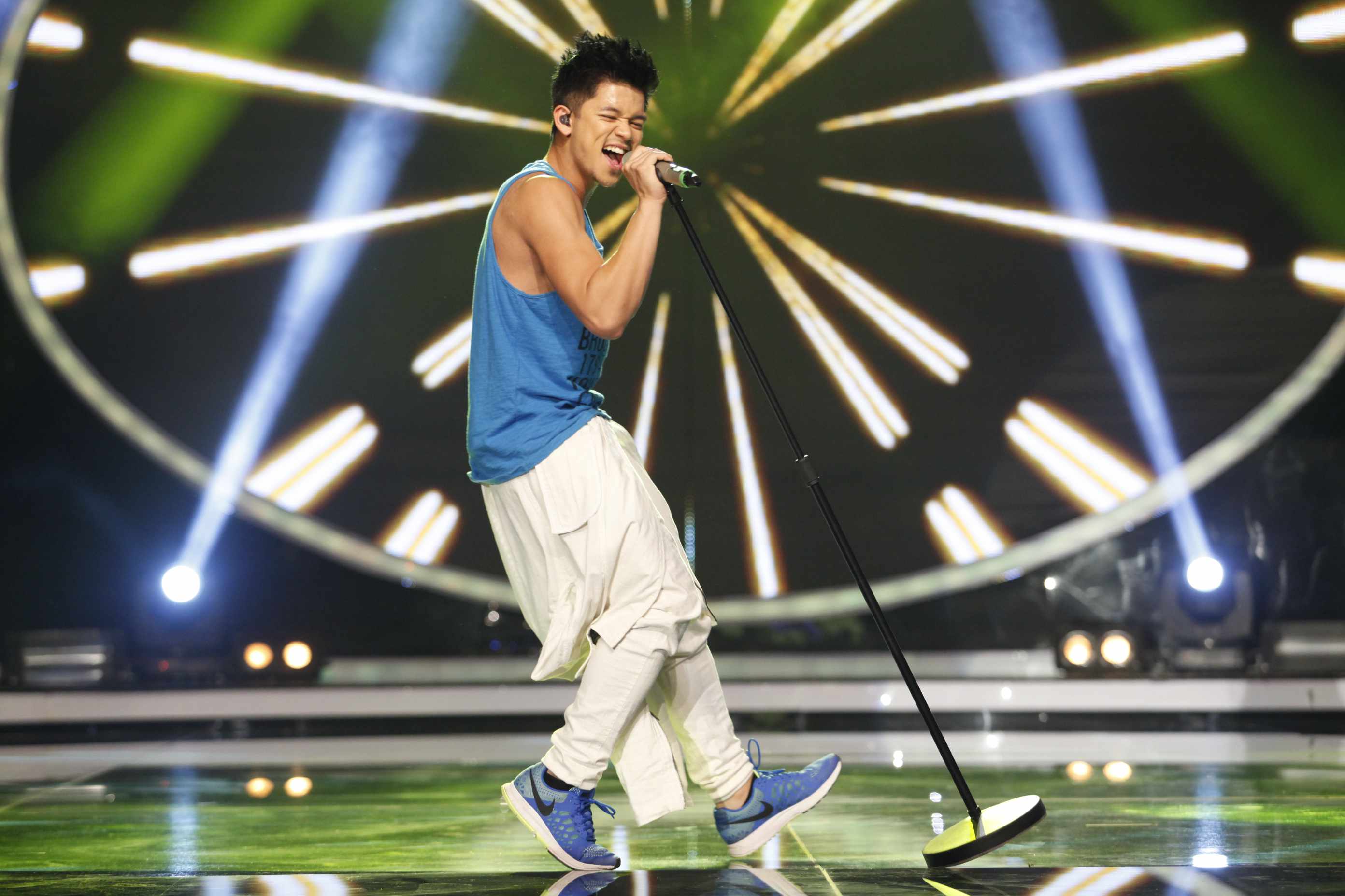 Vietnam Idol 2015 Trọng Hiếu gây ấn tượng mạnh trong đêm thi 24/5
