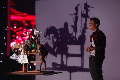 Từ hình ảnh con dê, Bùi Văn Tự biến hóa thành nghệ sĩ Huy Tuấn, giám khảo Vietnam's got talent