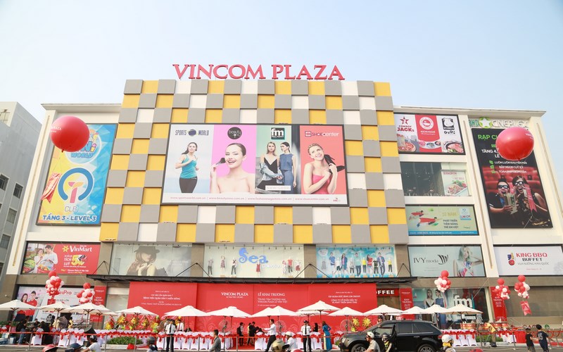 Tại TP HCM, Vincom Plaza Lê Văn Việt cũng chính thức đi vào hoạt động