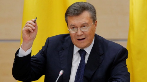 Cựu Tổng thống Ukraine Victor Yanukovych phát biểu tại cuộc họp báo - Ảnh: Reuters