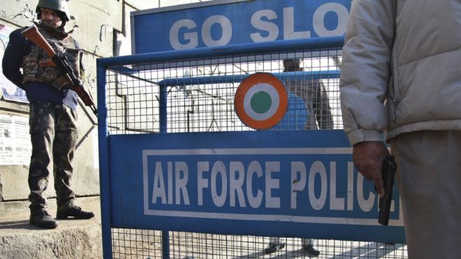 Căn cứ không quân Ấn Độ được đặt trong tình trạng báo động cao sau vụ tấn công của khủng bố Hồi giáo