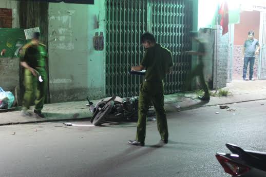 Hiện trường vụ án mạng nghiêm trọng tại quận Bình Tân, TPHCM khiến nam thanh niên mất mạng Hiện trường vụ án mạng nghiêm trọng tại quận Bình Tân, TPHCM khiến nam thanh niên mất mạng