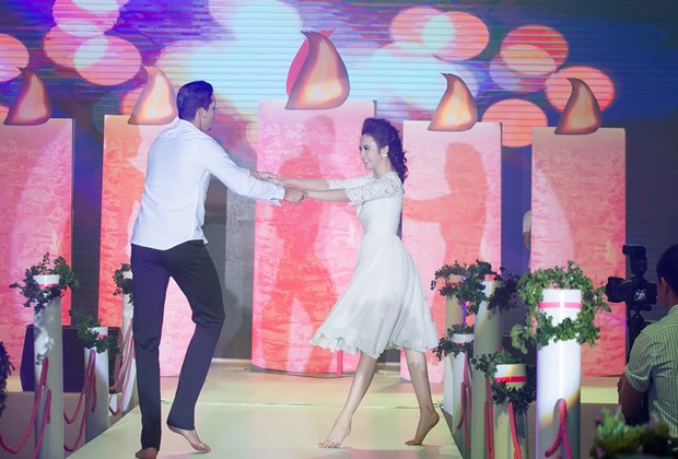 Angela Phương Trinh diện đồ xuyên thấu táo bạo gây ‘bão’ cư dân mạng