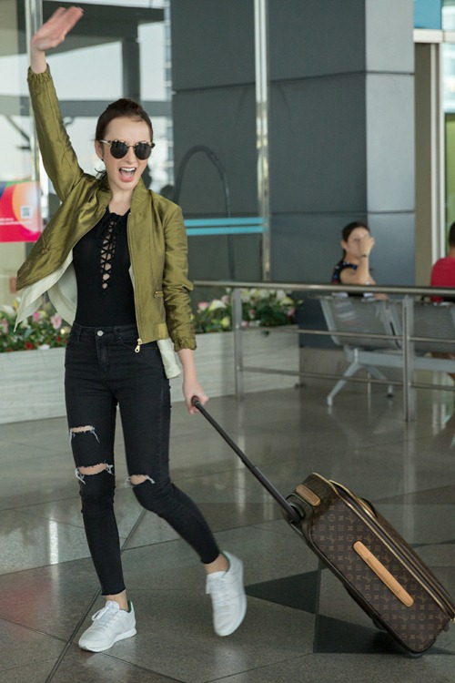 Angela Phương Trinh lần đầu khoe vẻ đẹp trẻ trung tại sân bay đi Pháp dự Cannes