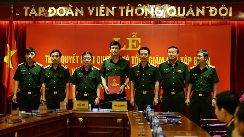 thượng tá Đỗ Minh Phương nhận quyết định phó tổng giám đốc Viettel