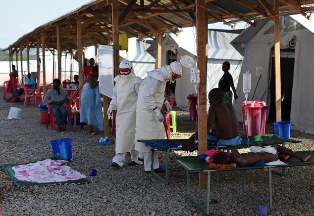 Các nhân viên y tế chết vì phơi nhiễm Ebola