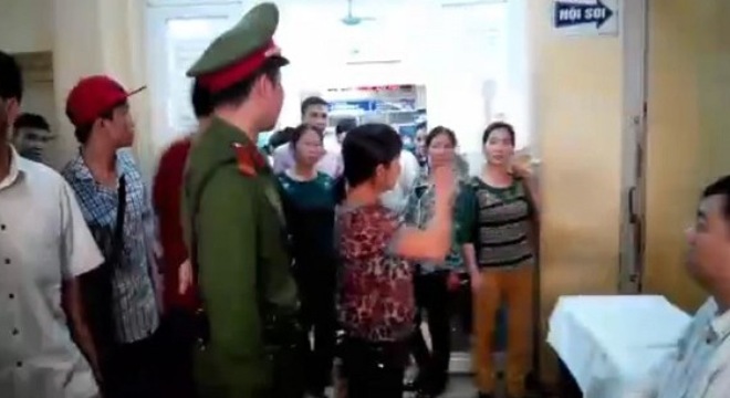 bác sĩ viện K vòi tiền bệnh nhân