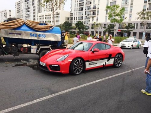 Hiện trường vụ tai nạn giao thông giữa siêu xe Porsche giá gần 5 tỷ và xe bồn chở nước