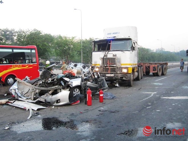 Hiện trường vụ tai nạn giao thông thảm khốc khiến 5 người thiệt mạng tại TPHCM