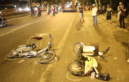  Hiện trường vụ tai nạn trên đường Phạm Văn Đồng khiến 2 nữ sinh thương vong