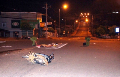 Hiện trường vụ tai nạn giao thông nghiêm trọng khiến 2 người tử vong ở Lâm Đồng