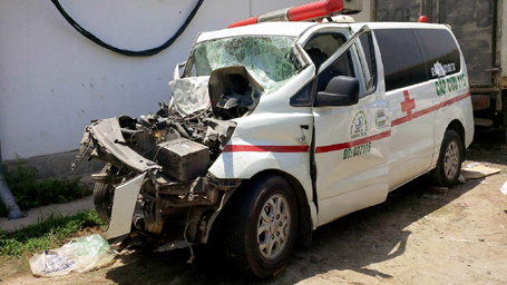 Chiếc xe cấp cứu bị biến dạng sau tai nạn giao thông