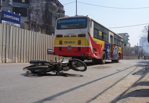 Tuyến đường này từng xảy ra nhiều vụ tai nạn giao thông chết người giữa xe buýt và xe máy