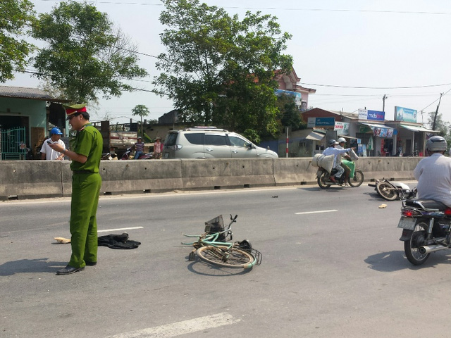 Sau khi xảy ra sự việc, lực lượng chức năng đã có mặt bảo vệ hiện trường vụ tai nạn giao thông