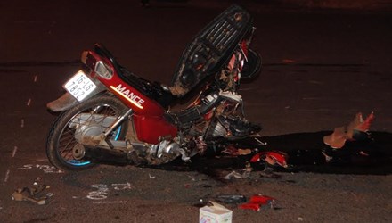 Chiếc xe máy của nạn nhân Bảo biến dạng, dập nát sau vụ tai nạn giao thông