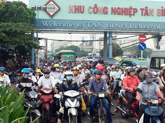 Vụ tai nạn giao thông bất ngờ khiến hàng nghìn phương tiện bị ùn ứ khi đi qua giao lộ Trường Chinh – Tây Thạnh