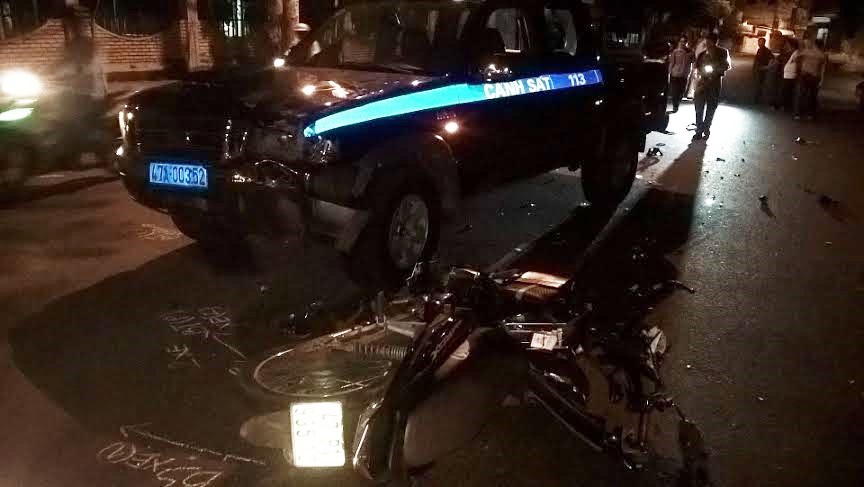 Hiện trường vụ tai nạn giao thông giữa xe Cảnh sát 113 và xe máy