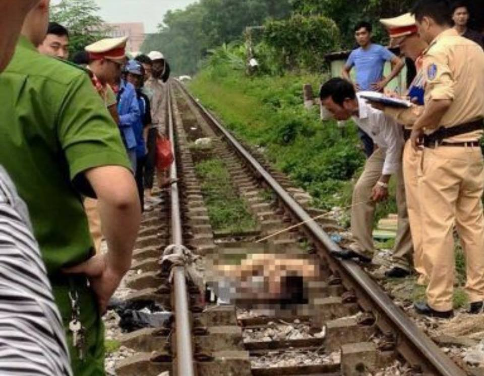 Chỉ vì mải chụp ảnh ‘tự sướng’ mà 2 thanh niên gặp tai nạn giao thông đường sắt tử vong