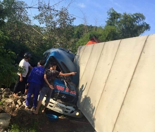 Hiện trường vụ tai nạn giao thông kinh hoàng trên đèo Pọ Cày (Lạng Sơn)