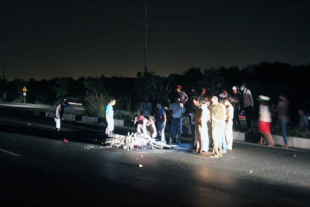 Hiện lực lượng chức năng đang khẩn trương truy tìm chiếc xe gây tai nạn giao thông chết người trong đêm