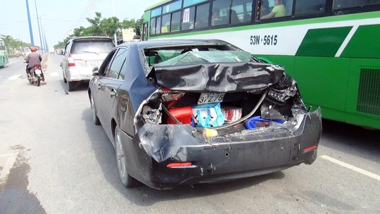 May mắn vụ tai nạn giao thông liên hoàn 4 ô tô không gây thiệt hại về người