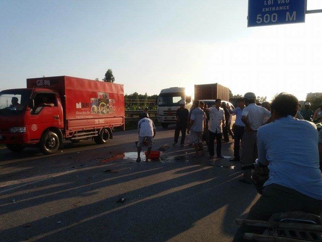 Hiện trường vụ tai nạn giao thông liên hoàn khiến ít nhất 1 người chết ở Nam Định chiều 17/11