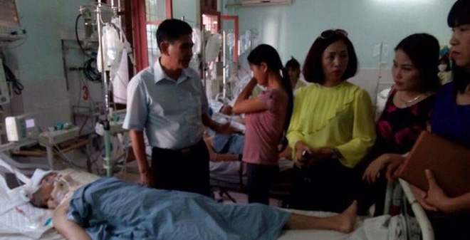 Chị Cúc đang được cấp cứu tại Bệnh viện Việt Tiệp, Hải Phòng sau vụ tai nạn giao thông kinh hoàng