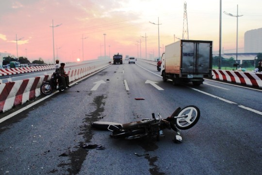 Hiện trường vụ tai nạn giao thông khiến anh Nguyễn Em Bé tử vong, người đi cùng nguy kịch